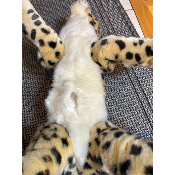 FAO Schwarz Stuffed Cheetah 21" Long (approx) - Picture 9 of 10